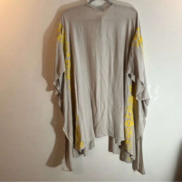ECHO O/S Flowy Embroidered Poncho Kimone Beach Cover Up - Picture 6 of 7